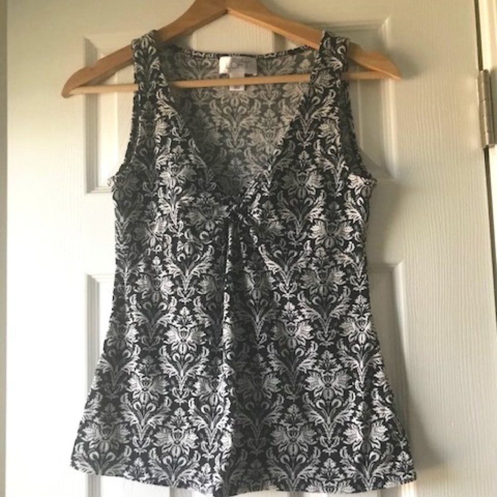 LOFT v-neck sleeveless black white floral tank xs
